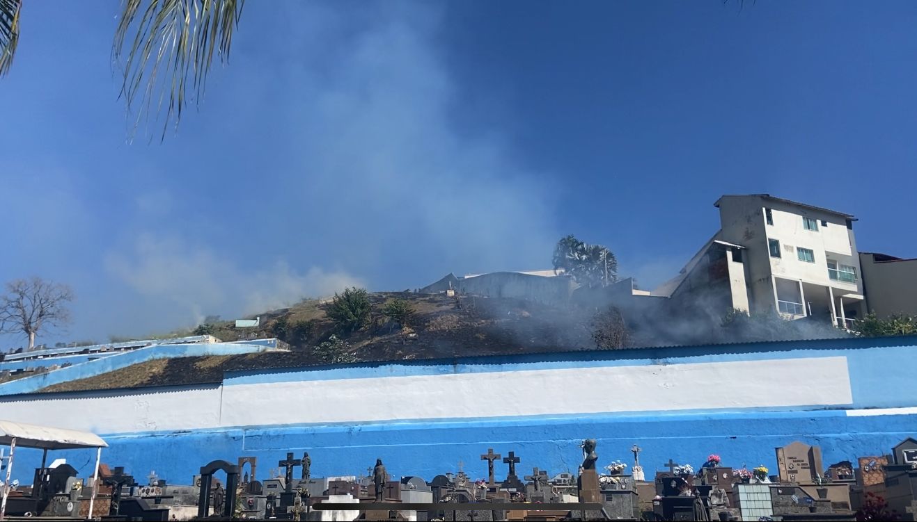 Ato de vandalismo incendiou parte do Cemitério Municipal de Barra Mansa