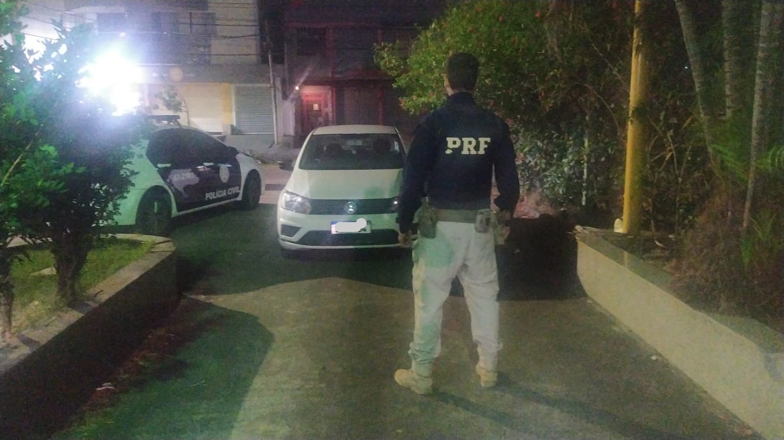 PRF recupera veículo furtado na Dutra, em Itatiaia