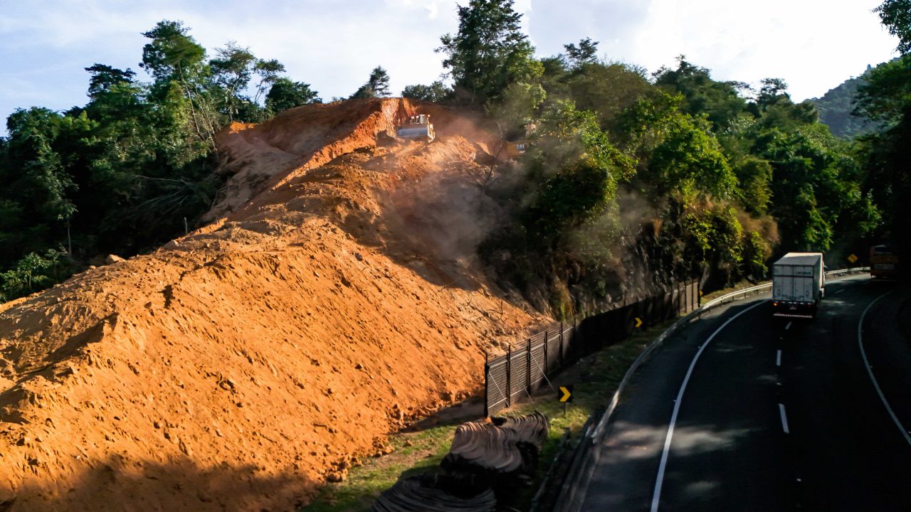 CCR RioSP faz nesta quinta-feira (1°) nova detonação de rochas na Serra das Araras