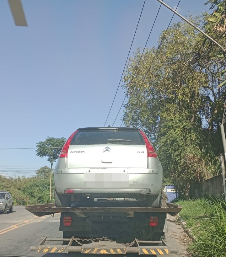 Patrulha Escolar recolhe carro de passeio após denúncias de transporte clandestino em VR