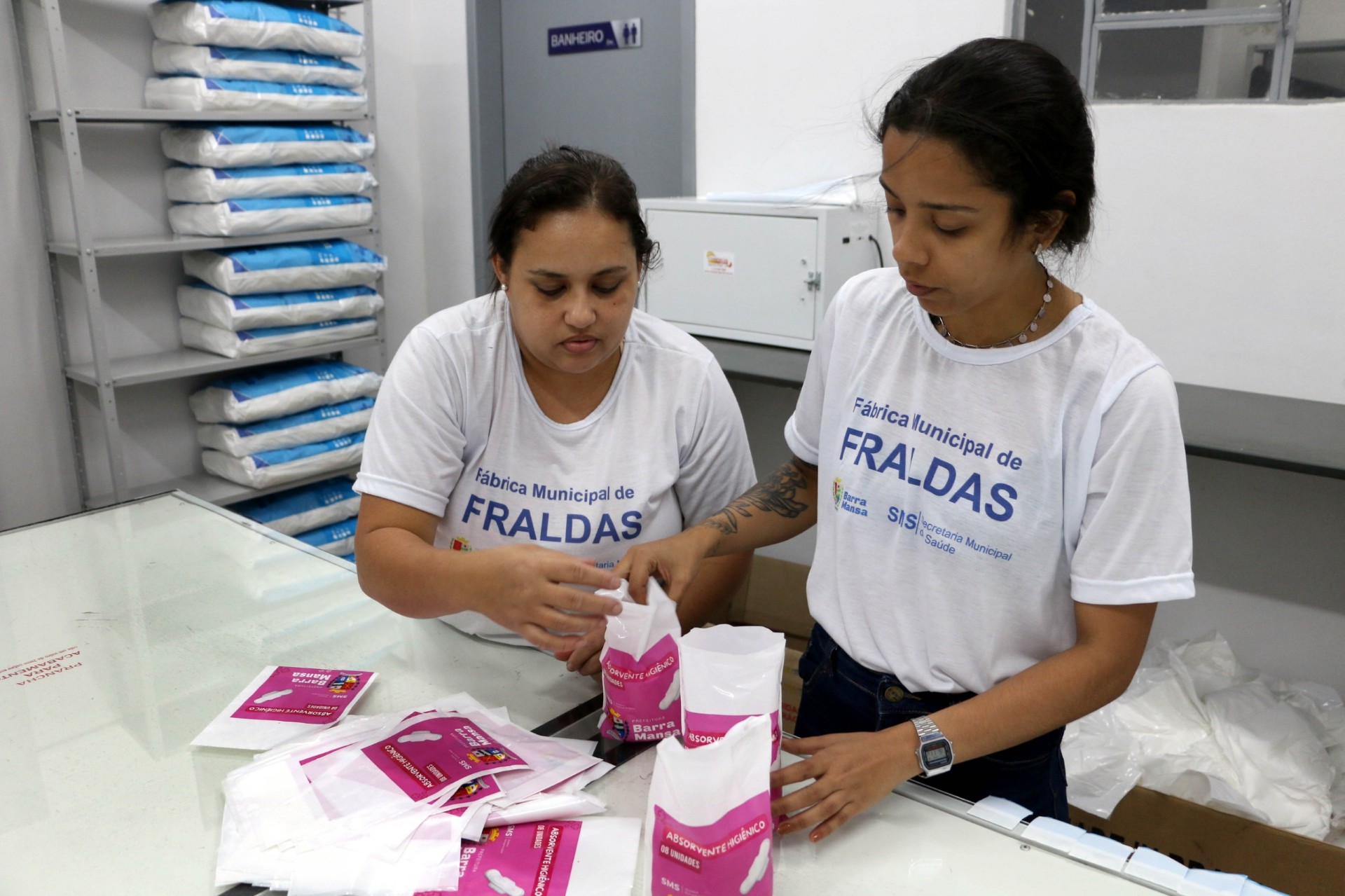 Barra Mansa inicia distribuição de absorventes higiênicos a estudantes da rede municipal