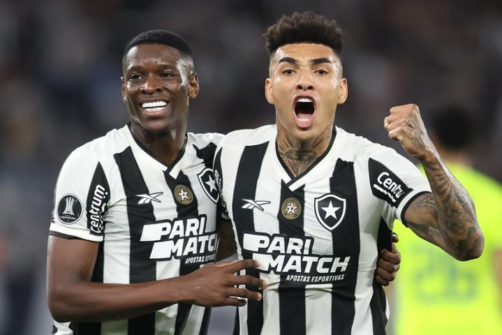 Botafogo vence o Palmeiras e abre vantagem nas oitavas da Libertadores