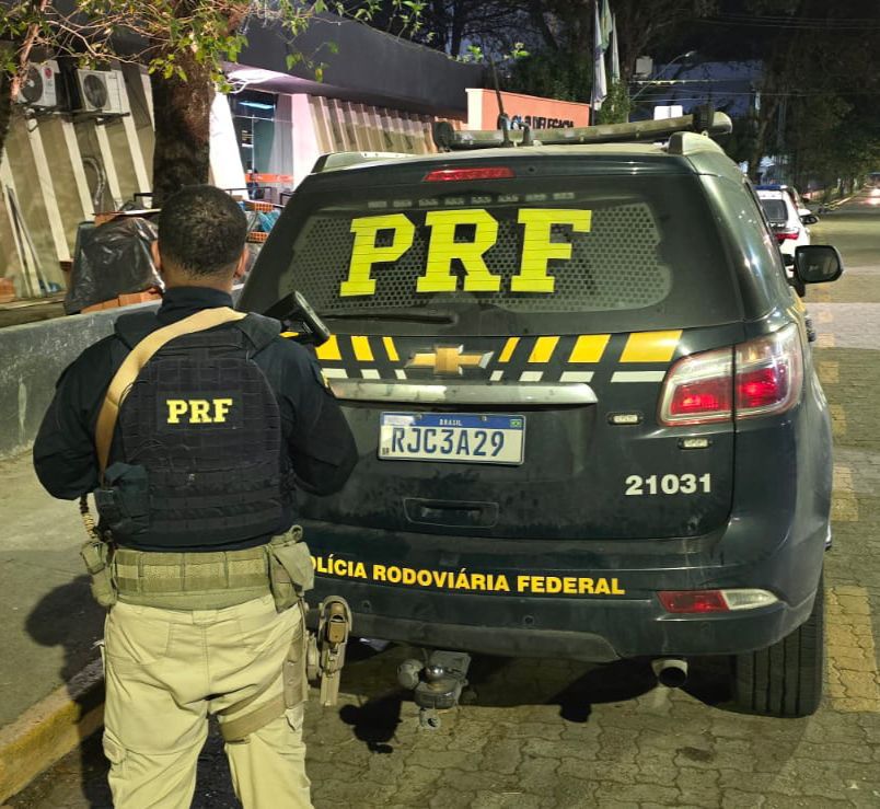 PRF prende homem com mandado de prisão por tráfico de drogas em Resende