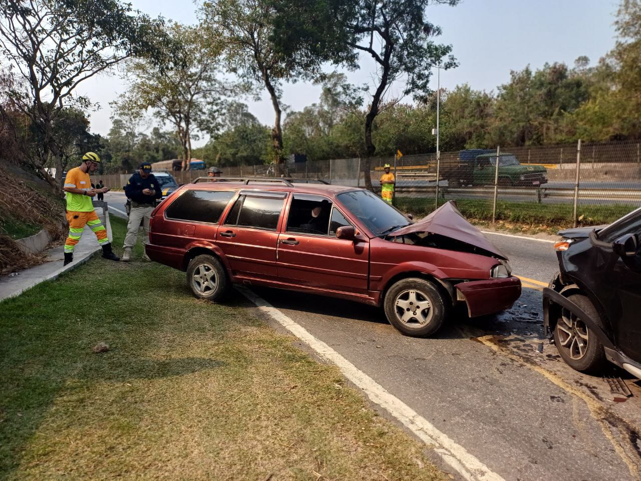 Condutora sem CNH causa acidente em Barra Mansa ao dirigir na contramão