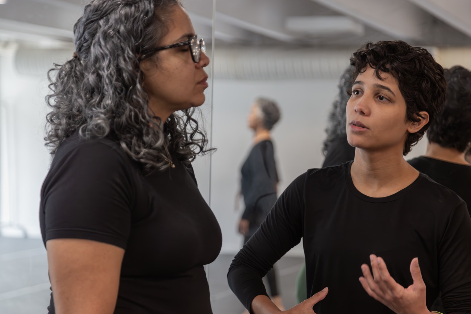 Oficina “Corpo-Espaço” oferece experiência teatral gratuita no Gacemss, em Volta Redonda