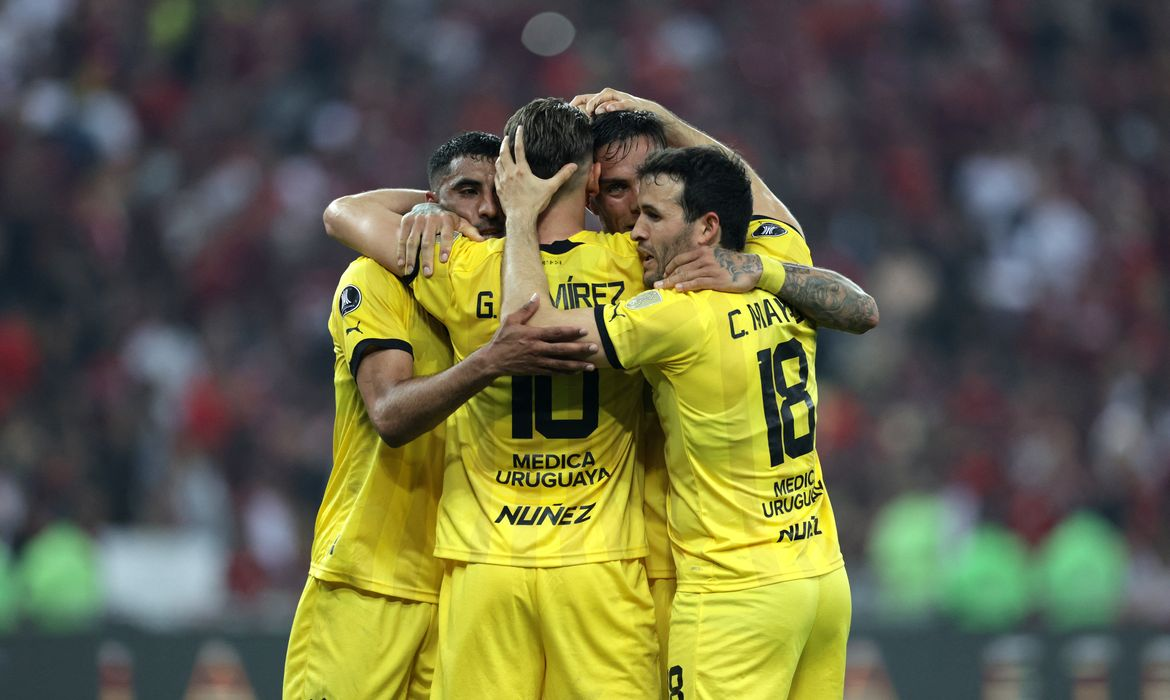 Libertadores: Flamengo joga mal e perde para o Peñarol no Maracanã 