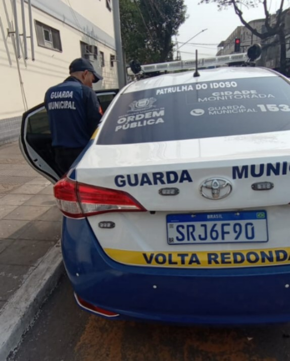 Mulher é presa após descumprir medida protetiva e ameaçar a mãe de 73 anos em Volta Redonda