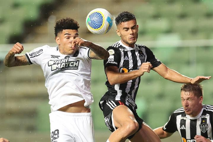 Botafogo empata com o Atlético Mineiro e vê Palmeiras encostar na tabela