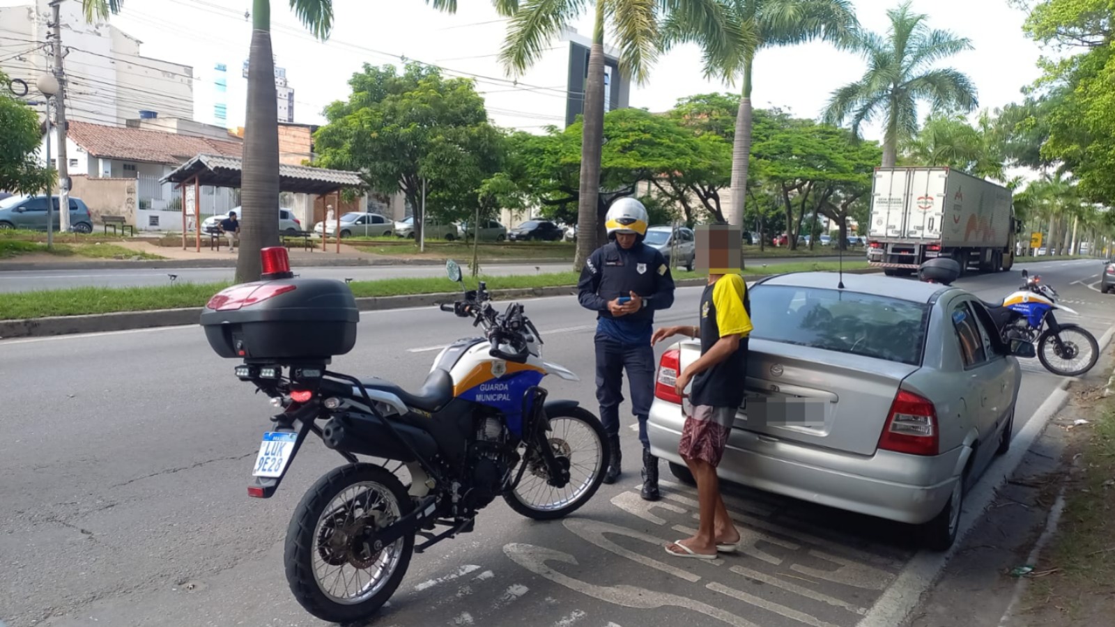 Homem inabilitado é flagrado conduzindo carro após denúncia em Volta Redonda