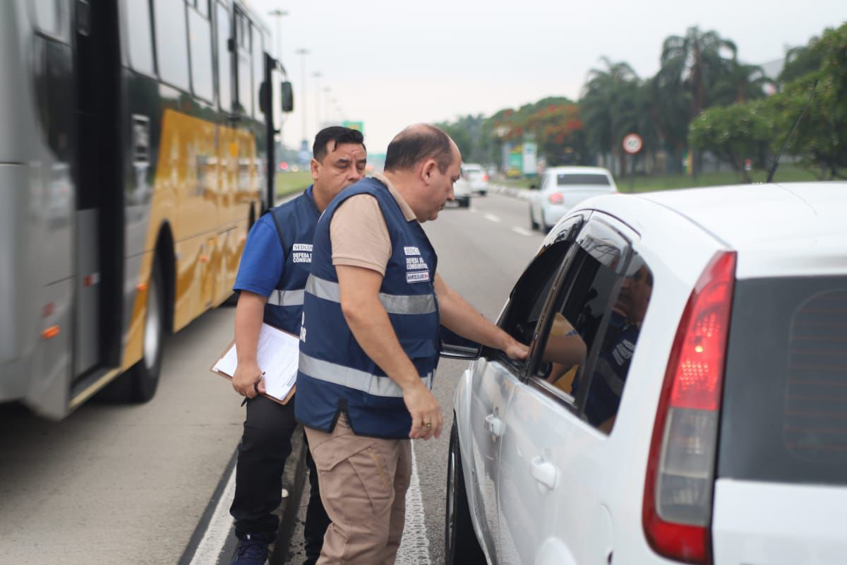 Ação é realizada contra cobrança ilegal de taxa de ar condicionado em carros de aplicativos