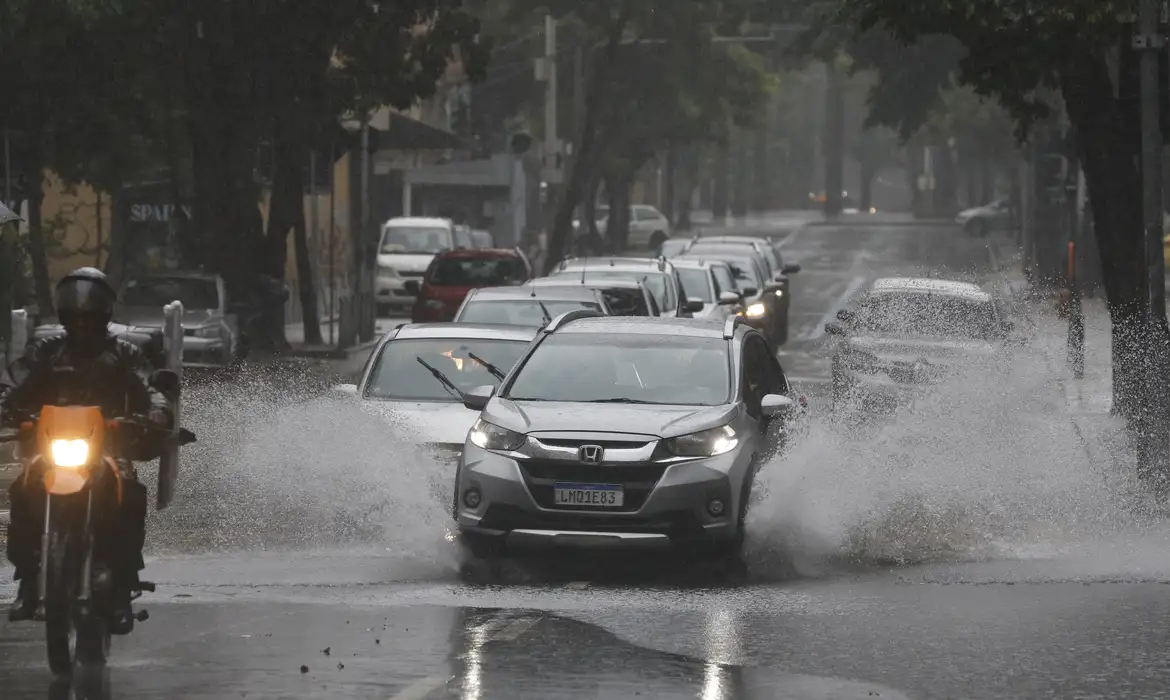 Regiões do estado do Rio têm risco alto de temporais