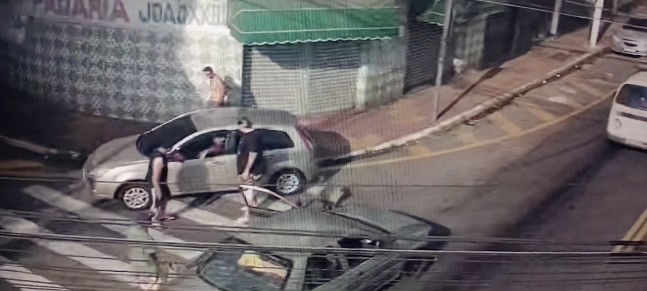 Condutor embriagado e inabilitado é preso após se envolver em acidente de trânsito, em Volta Redonda