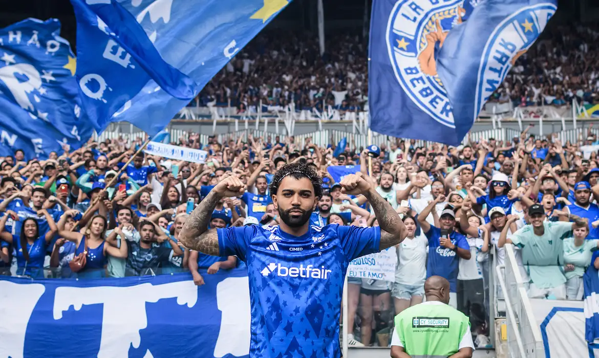 Mineirão lotado: Gabigol é apresentado pelo Cruzeiro