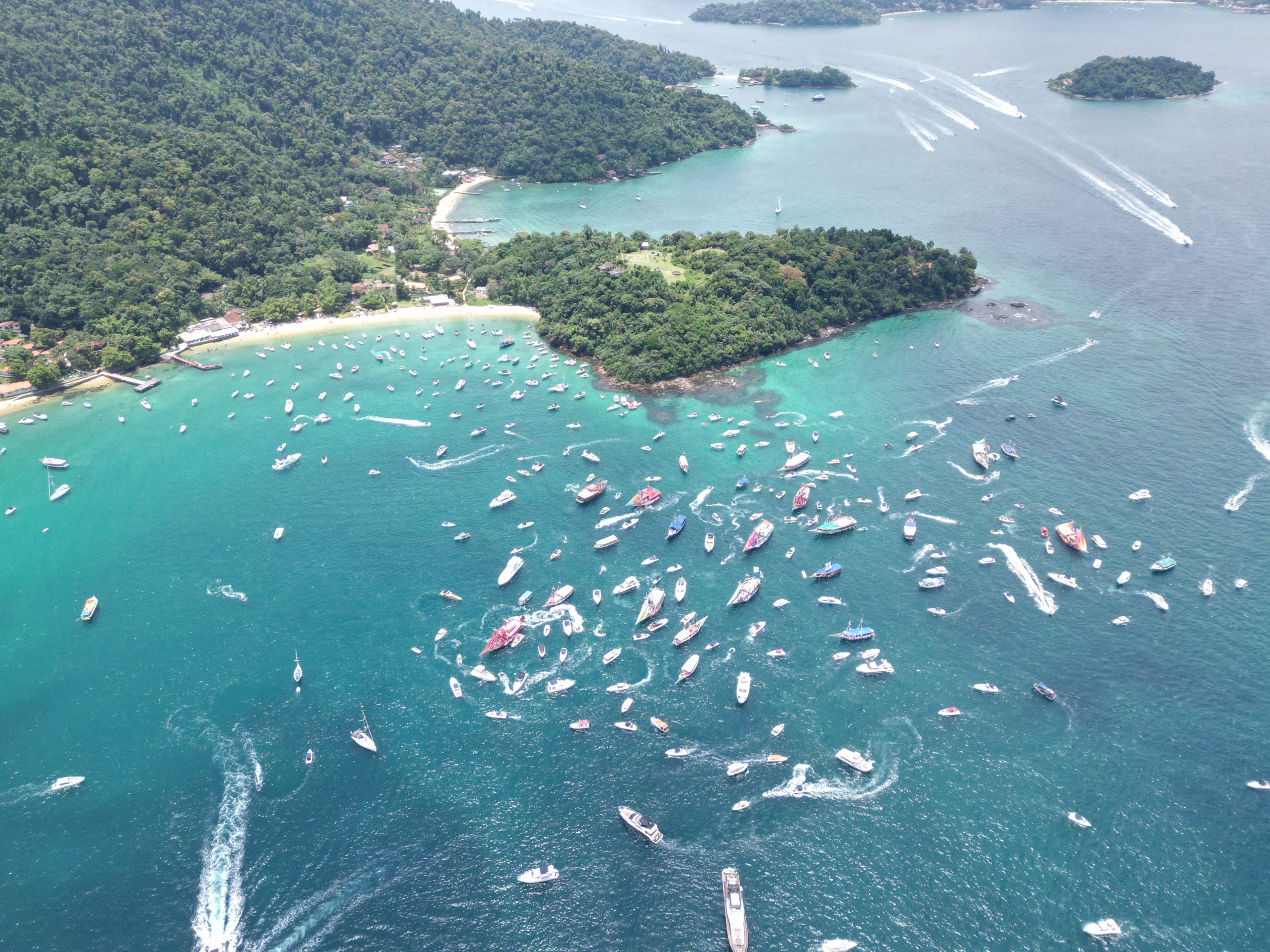 Angra dos Reis realiza procissão marítima histórica