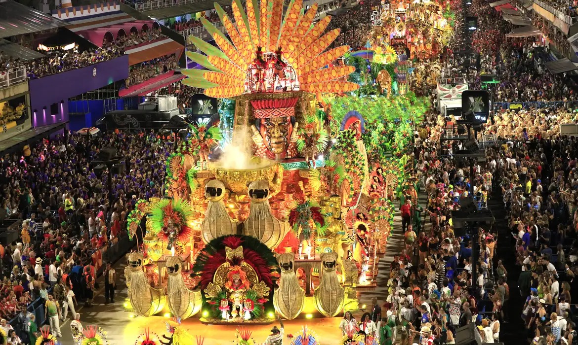 Grande Rio quer ganhar público do Sambódromo com encantarias do Pará