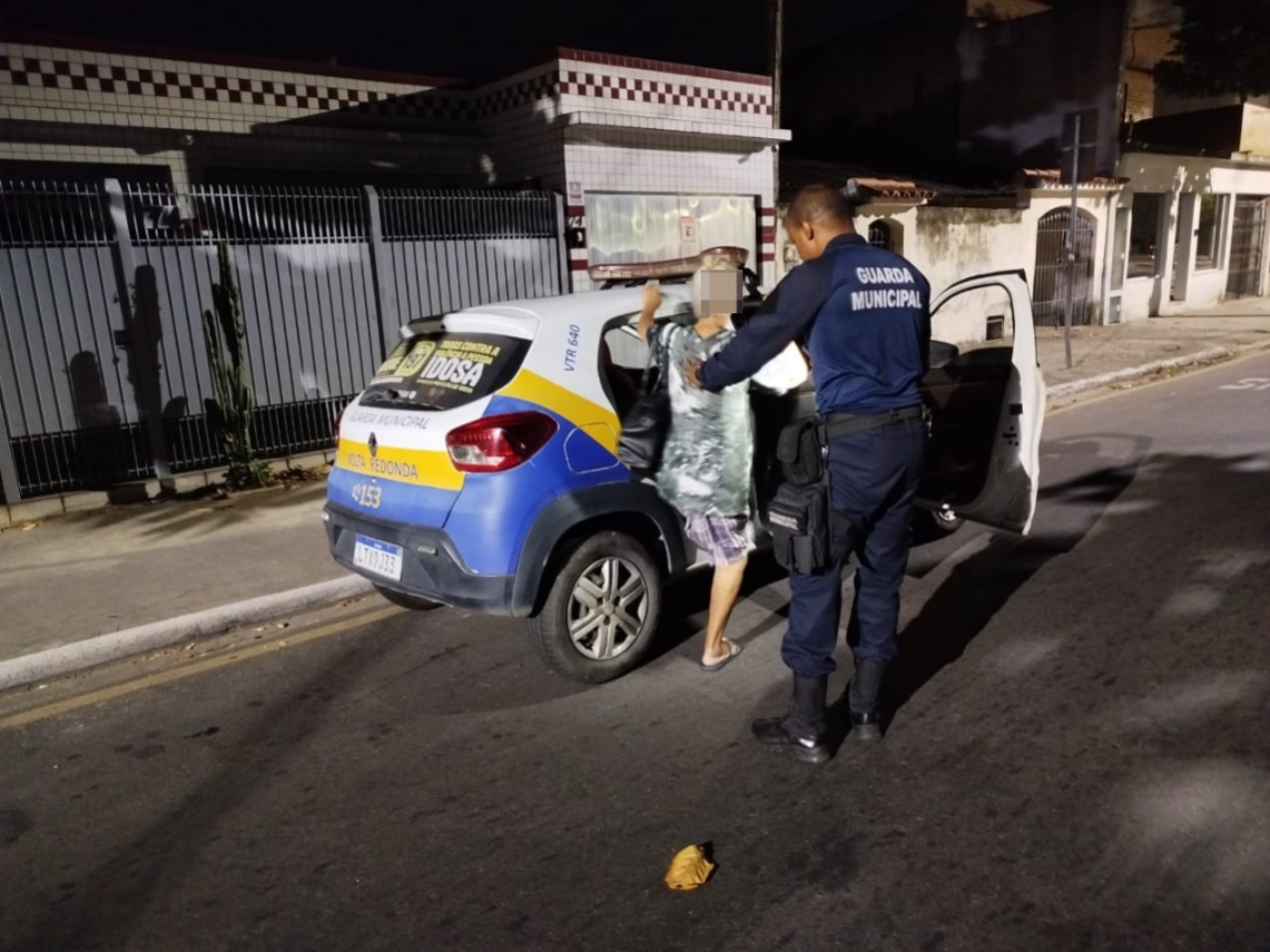 Idosa desorientada é auxiliada a voltar para casa em Volta Redonda