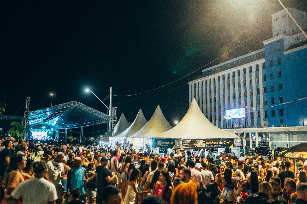 Carnaval Barra Mansa 2025 embala multidão na Avenida Roosevelt Brasil