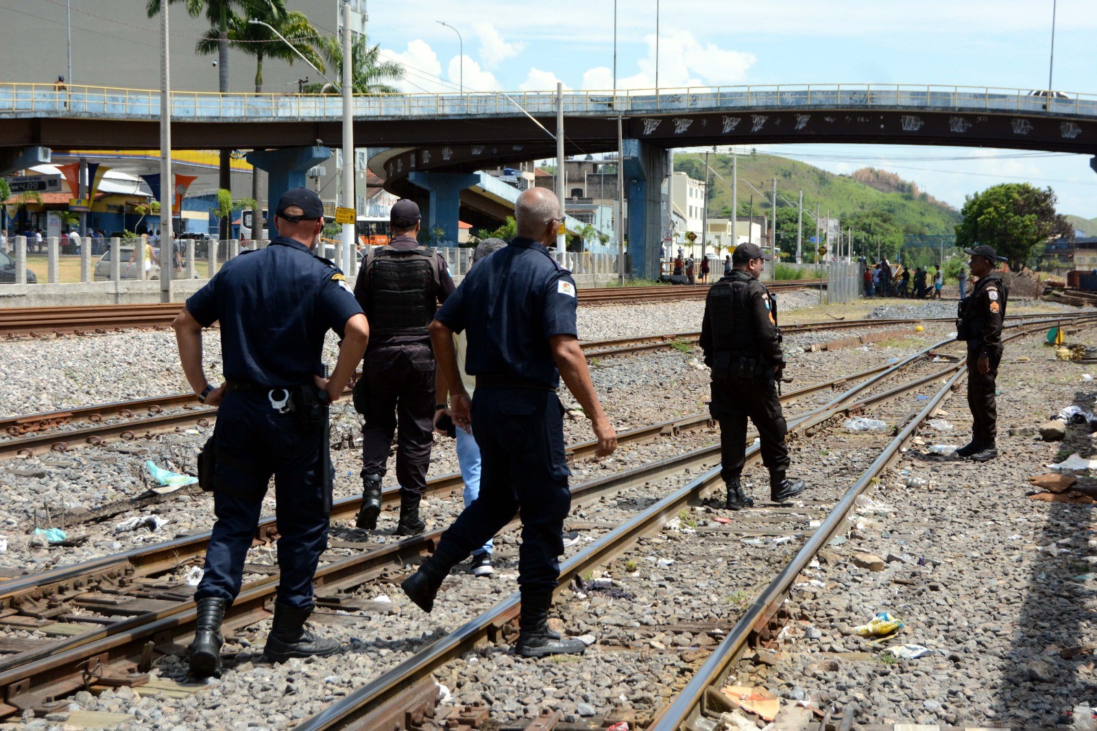 Pessoas em situação de rua são abordadas em operação em Barra Mansa